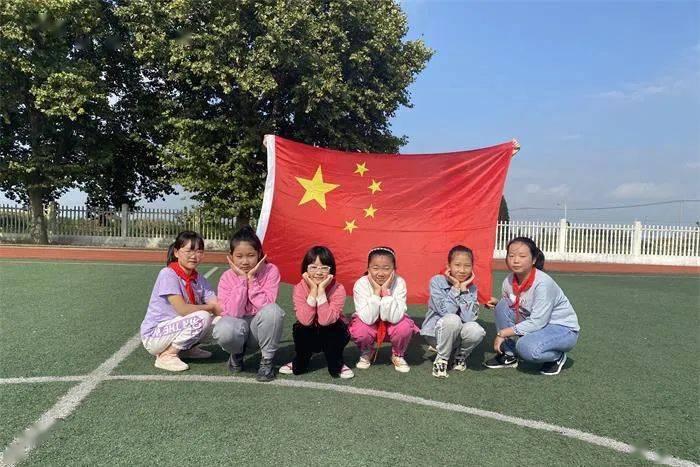 救援活泼小男孩