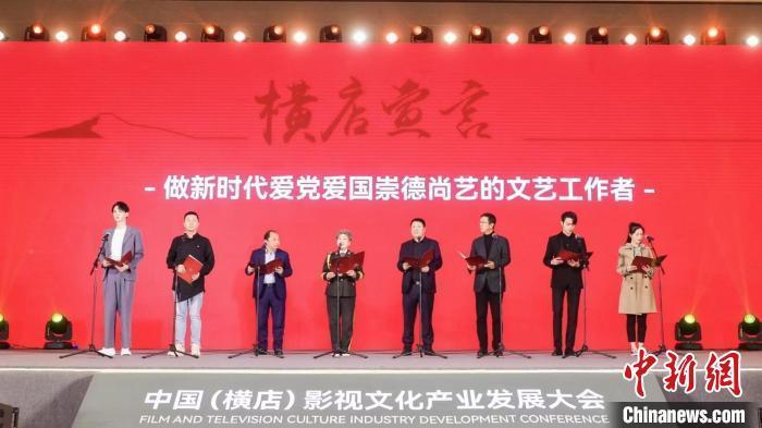 动漫人物吃东西