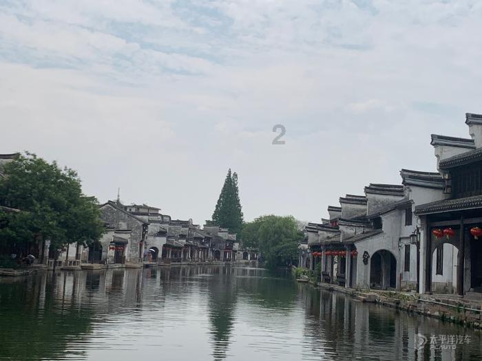 苹果visionpro头戴设备正式开售