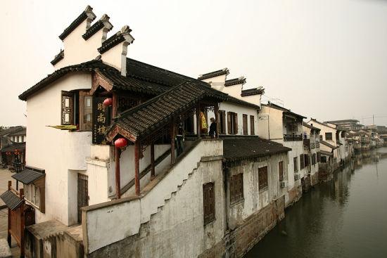 柳州街头,“瑶山匪王”林秀山,坐八仙桌游街示众;他做了些什么